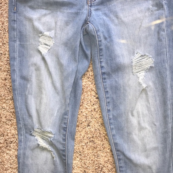 American Eagle Ripped Jeans - Picture 4 of 4